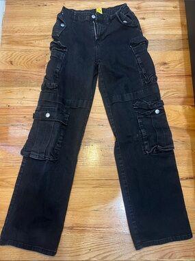 Women's Black Wide-Leg Cargo Jeans with Utility Pockets
